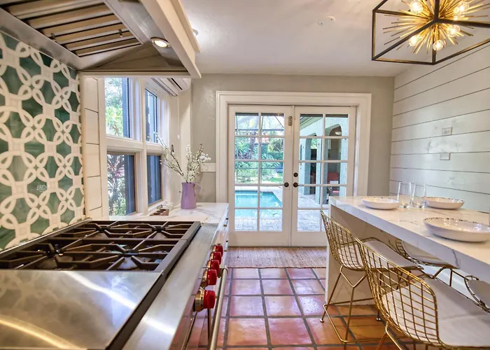 Heated Saltwater Pool, Breathtaking Outdoor Terraces, Beautiful Landscaping- Villa Serene Escape