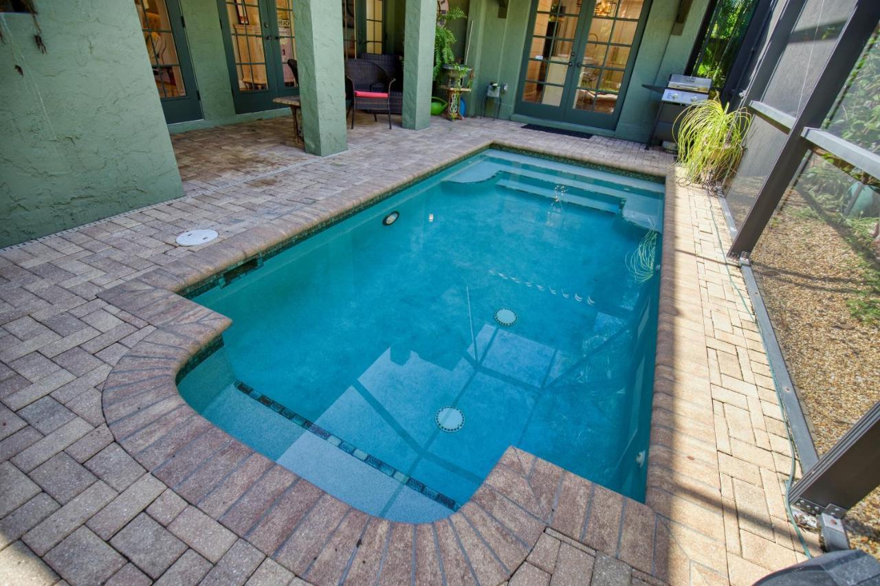 Heated Saltwater Pool, Breathtaking Outdoor Terraces, Beautiful Landscaping- Serene Escape Hébergement de vacances Sarasota