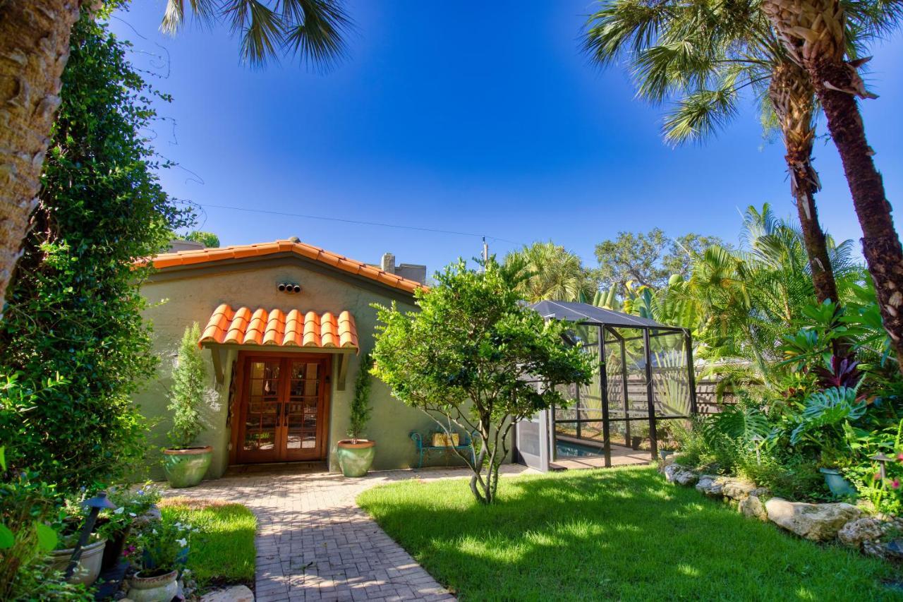 Heated Saltwater Pool, Breathtaking Outdoor Terraces, Beautiful Landscaping- Serene Escape Hébergement de vacances Sarasota