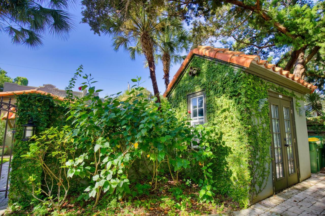 Heated Saltwater Pool, Breathtaking Outdoor Terraces, Beautiful Landscaping- Serene Escape * Sarasota