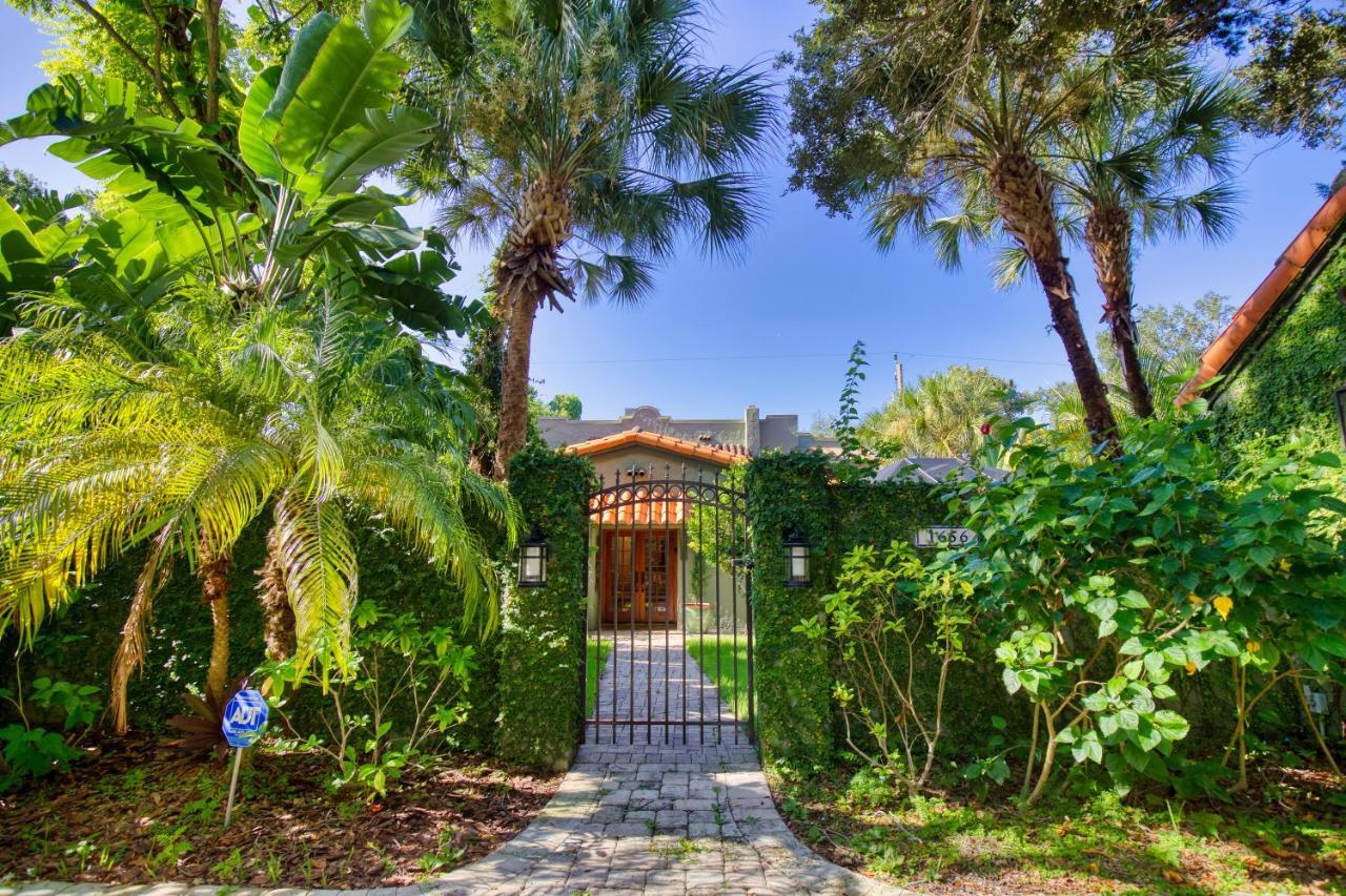 Heated Saltwater Pool, Breathtaking Outdoor Terraces, Beautiful Landscaping- Serene Escape Hébergement de vacances Sarasota