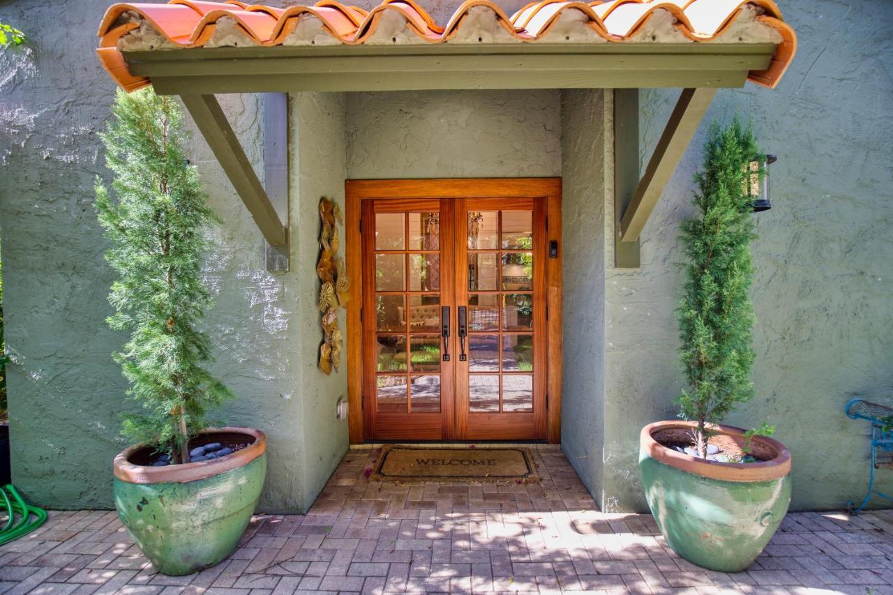 Heated Saltwater Pool, Breathtaking Outdoor Terraces, Beautiful Landscaping- Serene Escape Sarasota