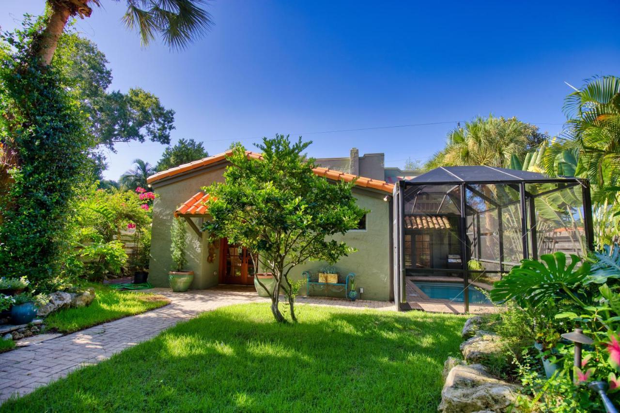 Hébergement de vacances Heated Saltwater Pool, Breathtaking Outdoor Terraces, Beautiful Landscaping- Serene Escape *