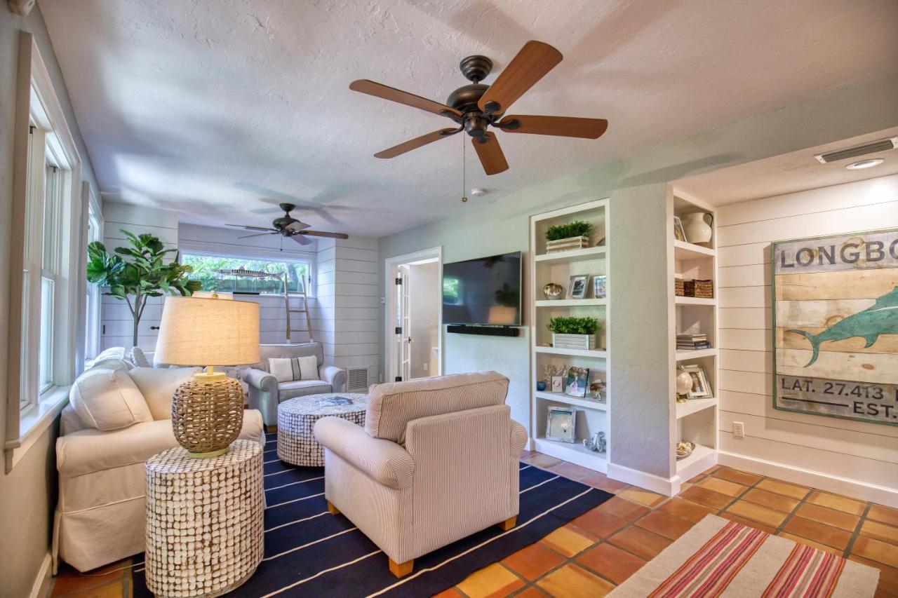 Heated Saltwater Pool, Breathtaking Outdoor Terraces, Beautiful Landscaping- Serene Escape Hébergement de vacances Sarasota