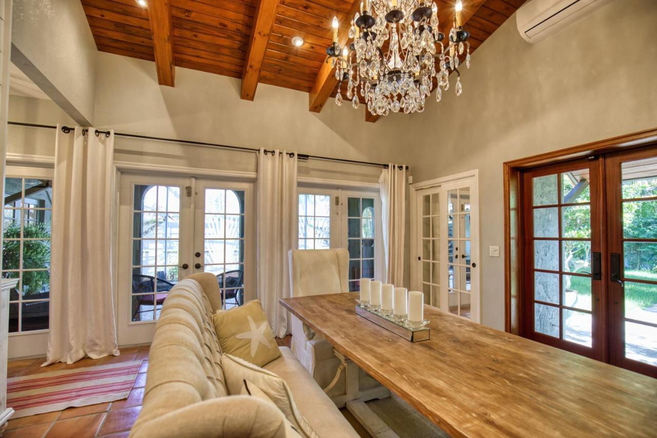 Heated Saltwater Pool, Breathtaking Outdoor Terraces, Beautiful Landscaping- Serene Escape Hébergement de vacances