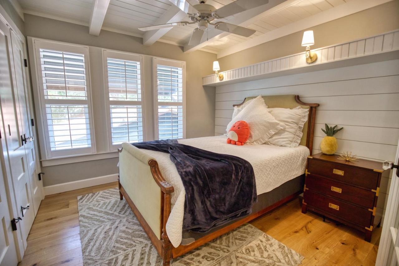Heated Saltwater Pool, Breathtaking Outdoor Terraces, Beautiful Landscaping- Serene Escape Sarasota